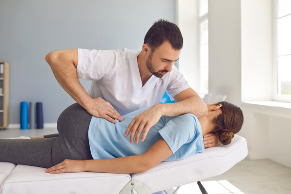 Differenza Tra Osteopata E Chiropratico Quale Specialista Pu Aiutarti Wellmedo It